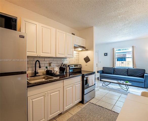 7031 NW 6th Ct, Miami, FL 33150