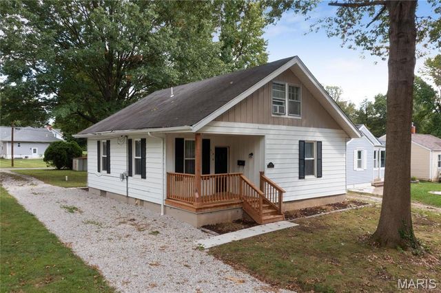 318 N CEDAR Street, O'fallon, IL 62269