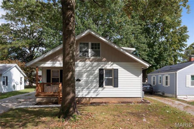 318 N CEDAR Street, O'fallon, IL 62269
