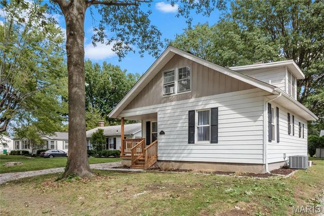 318 N CEDAR Street, O'fallon, IL 62269