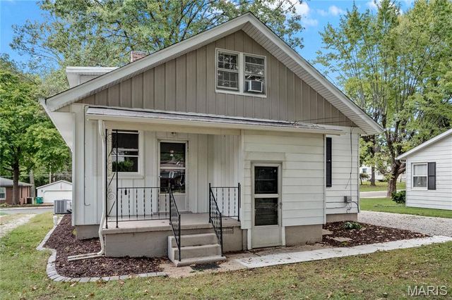 318 N CEDAR Street, O'fallon, IL 62269