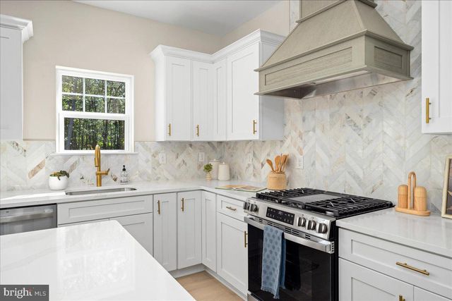 108 BLUE ANCHOR RD, Sicklerville, NJ 08081
