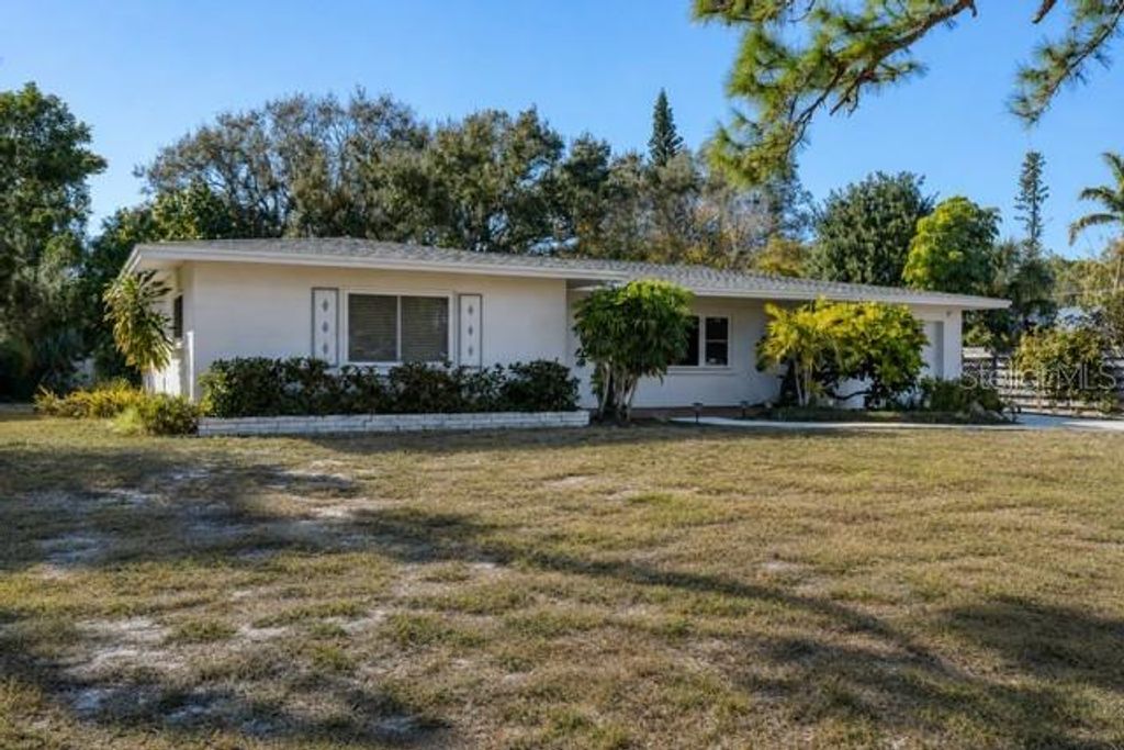 Image 1 of property listing at 5201 STEVENS DRIVE, Sarasota, FL 34234