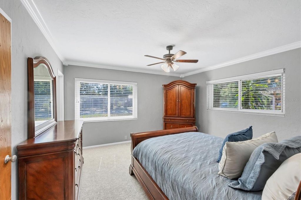 Image 24 of property listing at 5201 STEVENS DRIVE, Sarasota, FL 34234