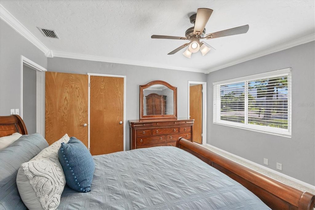 Image 25 of property listing at 5201 STEVENS DRIVE, Sarasota, FL 34234