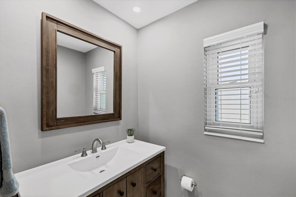 Image 26 of property listing at 5201 STEVENS DRIVE, Sarasota, FL 34234