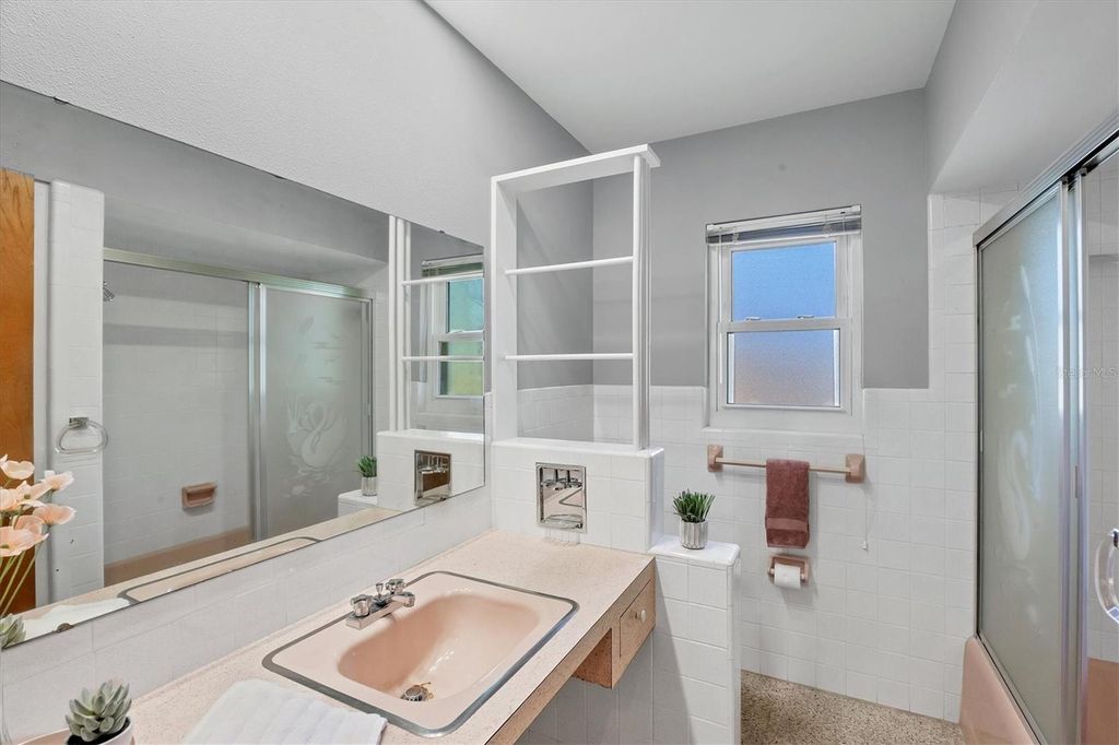 Image 29 of property listing at 5201 STEVENS DRIVE, Sarasota, FL 34234