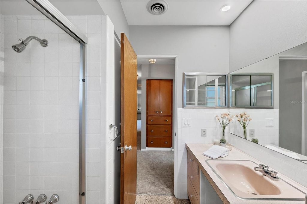 Image 30 of property listing at 5201 STEVENS DRIVE, Sarasota, FL 34234