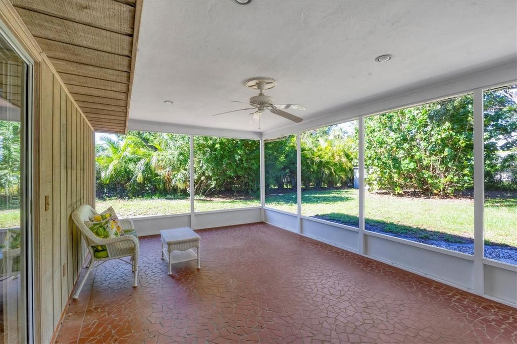 Image 34 of property listing at 5201 STEVENS DRIVE, Sarasota, FL 34234
