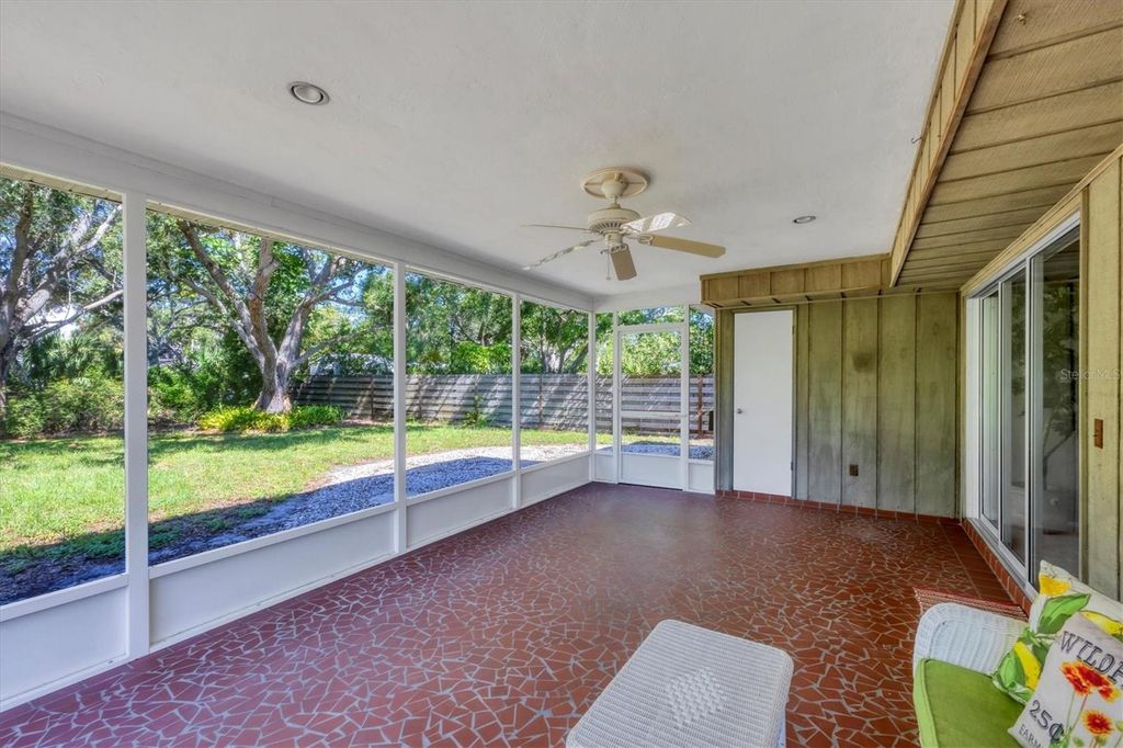 Image 35 of property listing at 5201 STEVENS DRIVE, Sarasota, FL 34234