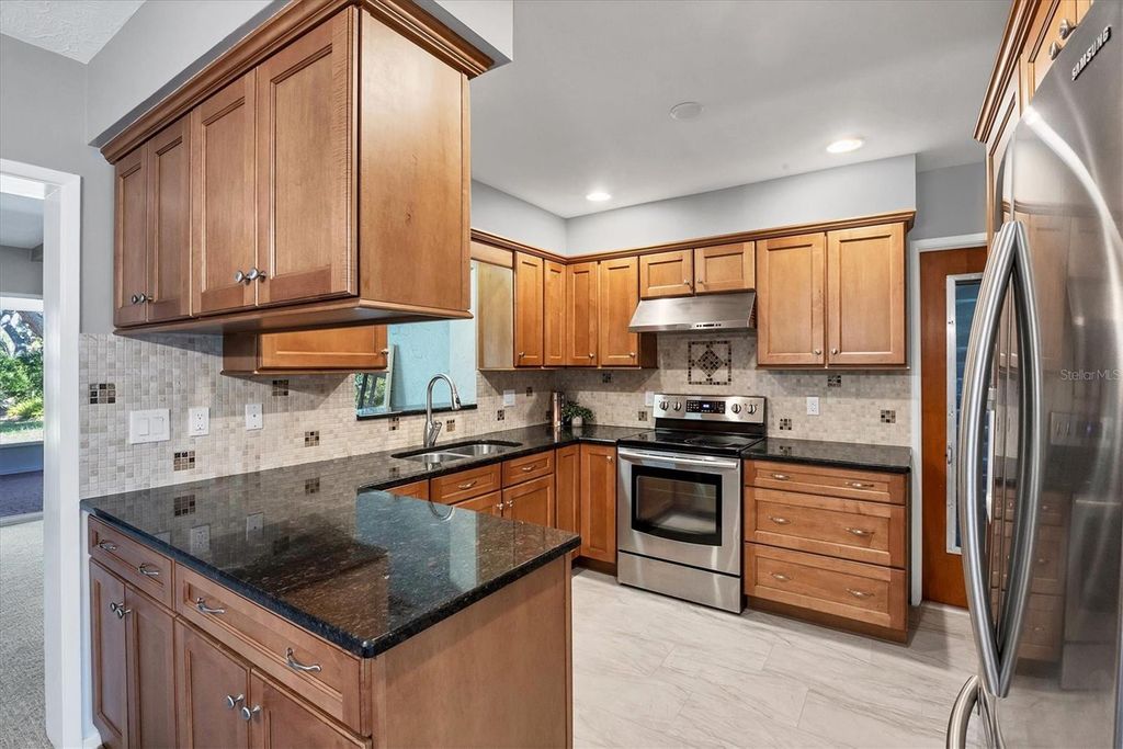 Image 8 of property listing at 5201 STEVENS DRIVE, Sarasota, FL 34234