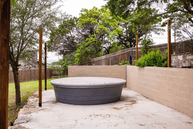 803 Smokey Mountain Dr, Kerrville, TX 78028