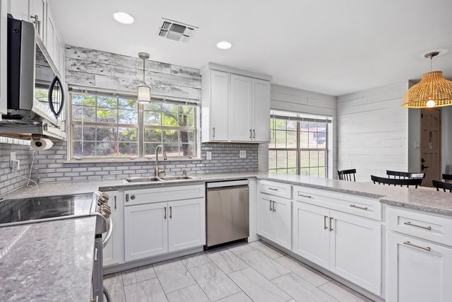 803 Smokey Mountain Dr, Kerrville, TX 78028