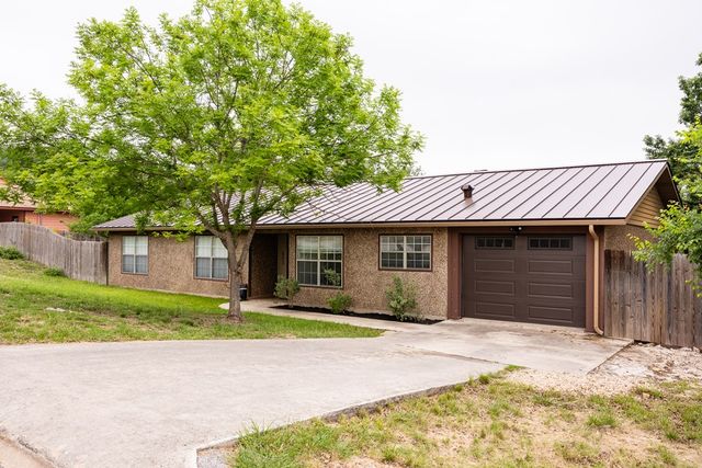 803 Smokey Mountain Dr, Kerrville, TX 78028