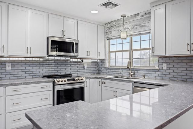 803 Smokey Mountain Dr, Kerrville, TX 78028