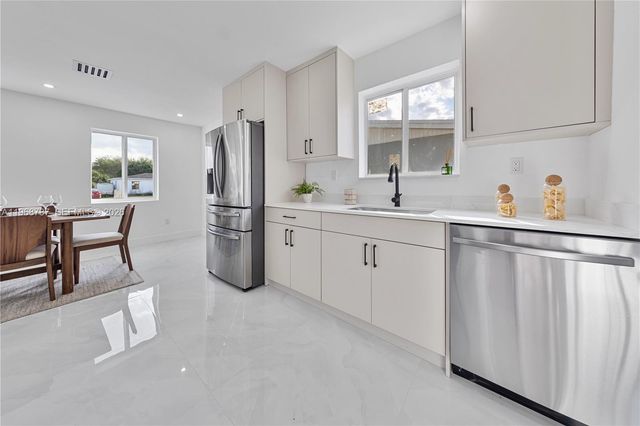 651 NW 9th St, Homestead, FL 33030