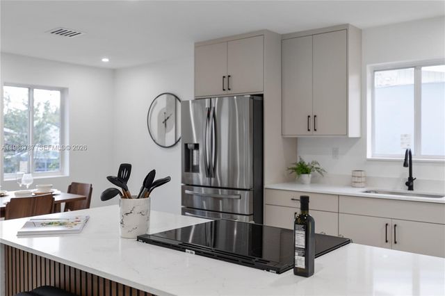 651 NW 9th St, Homestead, FL 33030