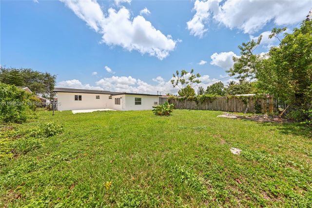 651 NW 9th St, Homestead, FL 33030