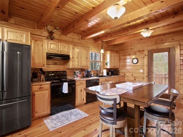 101 Jack Straw Lane, Burnsville, NC 28714