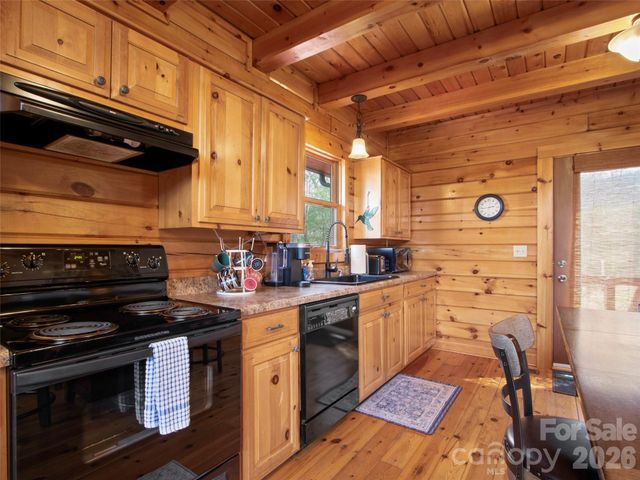 101 Jack Straw Lane, Burnsville, NC 28714