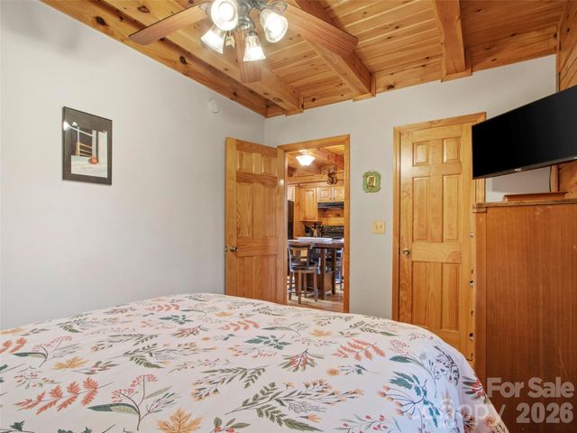 101 Jack Straw Lane, Burnsville, NC 28714