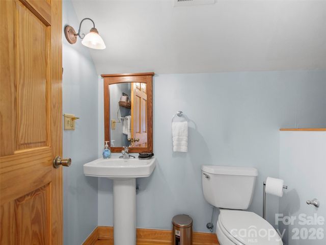 101 Jack Straw Lane, Burnsville, NC 28714