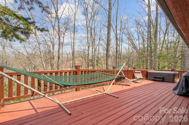 101 Jack Straw Lane, Burnsville, NC 28714