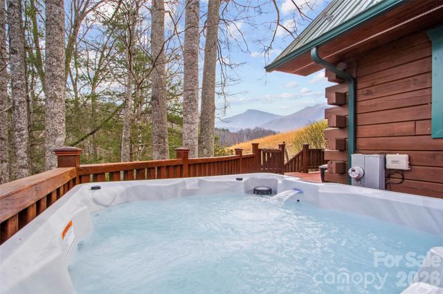 101 Jack Straw Lane, Burnsville, NC 28714