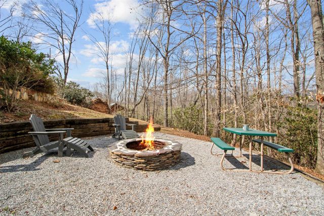 101 Jack Straw Lane, Burnsville, NC 28714