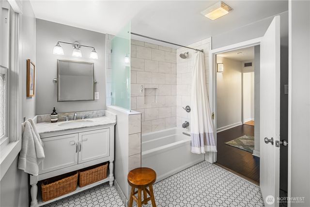 3806 W Bertona Street, Seattle, WA 98199