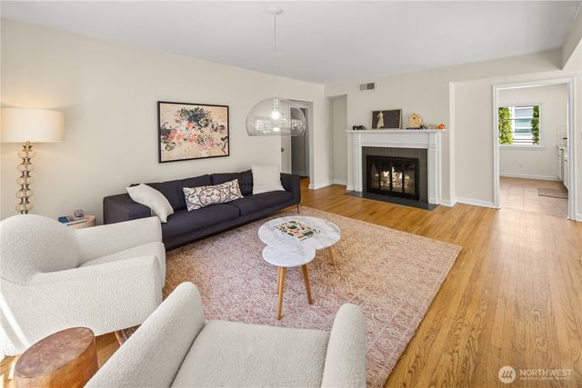 3806 W Bertona Street, Seattle, WA 98199