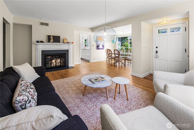 3806 W Bertona Street, Seattle, WA 98199