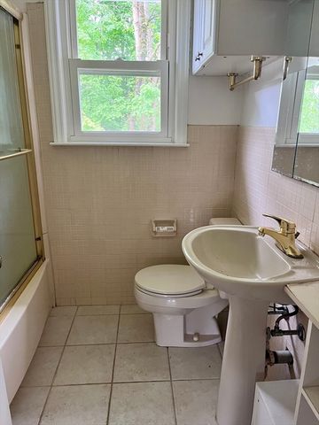 79 Newton Ave N, Worcester, MA 01602