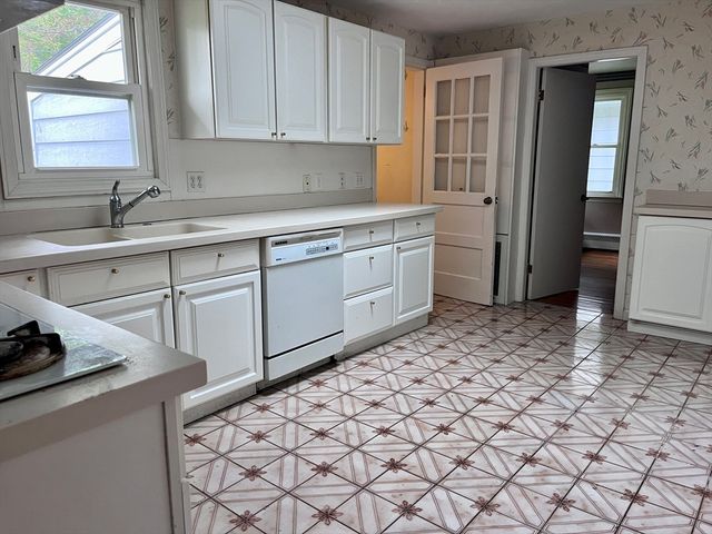79 Newton Ave N, Worcester, MA 01602