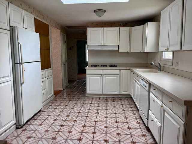 79 Newton Ave N, Worcester, MA 01602