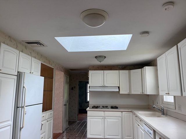 79 Newton Ave N, Worcester, MA 01602