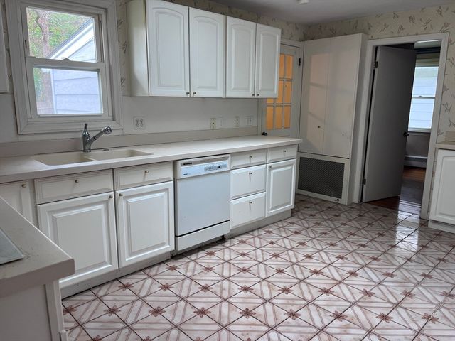 79 Newton Ave N, Worcester, MA 01602