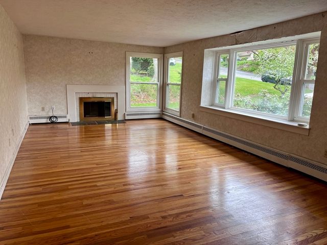 79 Newton Ave N, Worcester, MA 01602