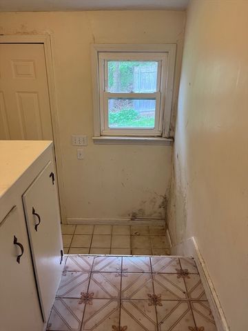 79 Newton Ave N, Worcester, MA 01602