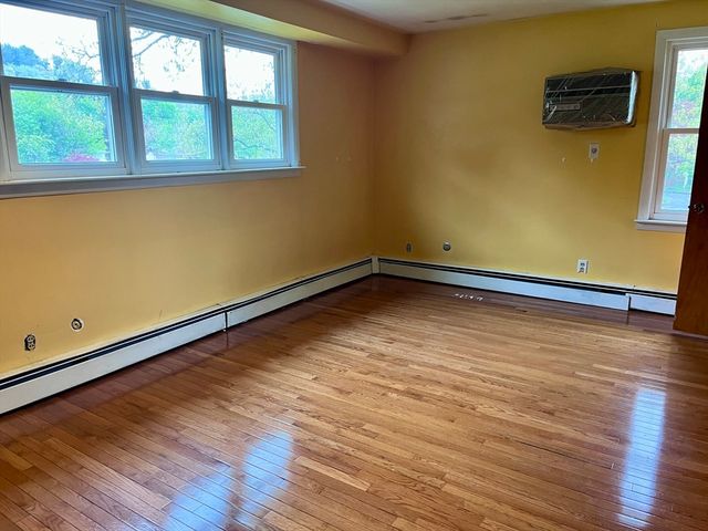 79 Newton Ave N, Worcester, MA 01602