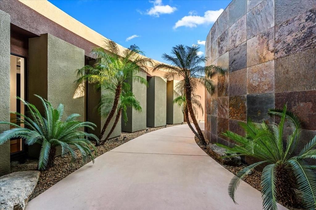Image 10 of property listing at 48710 Paisano Road, Palm Desert, CA 92260