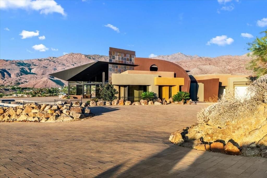 Image 9 of property listing at 48710 Paisano Road, Palm Desert, CA 92260