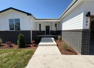 195 S Arbor Valley Way, Valley Center, KS 67147