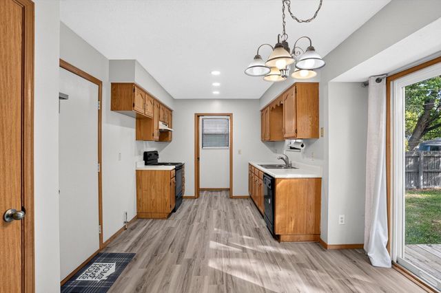 3790 S Colgate Avenue, Springfield, MO 65807