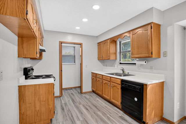 3790 S Colgate Avenue, Springfield, MO 65807