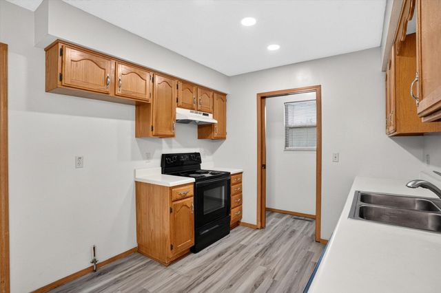 3790 S Colgate Avenue, Springfield, MO 65807