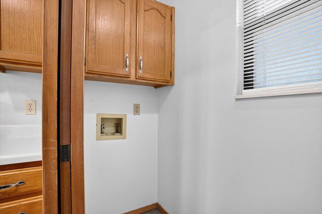 3790 S Colgate Avenue, Springfield, MO 65807