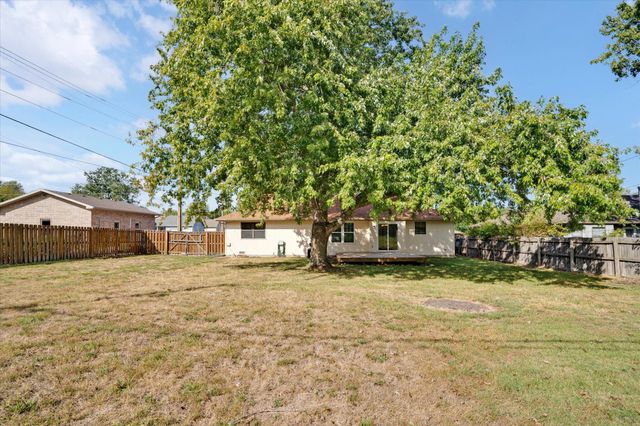 3790 S Colgate Avenue, Springfield, MO 65807