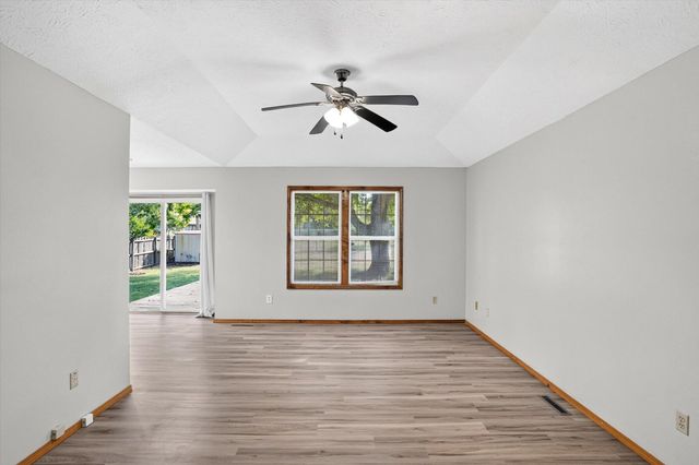 3790 S Colgate Avenue, Springfield, MO 65807
