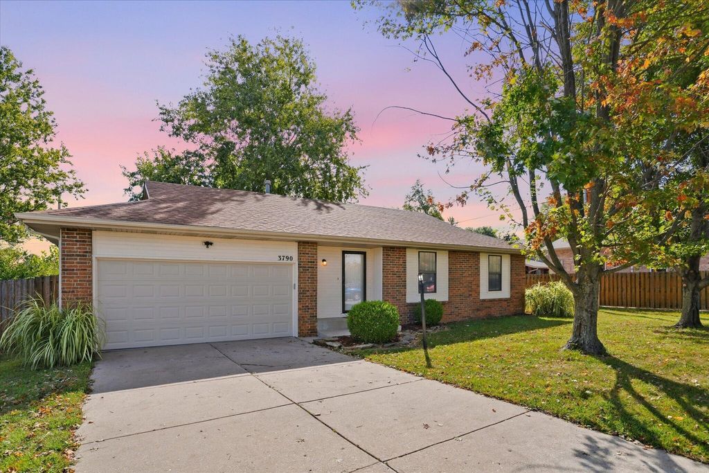 3790 S Colgate Avenue, Springfield, MO 65807